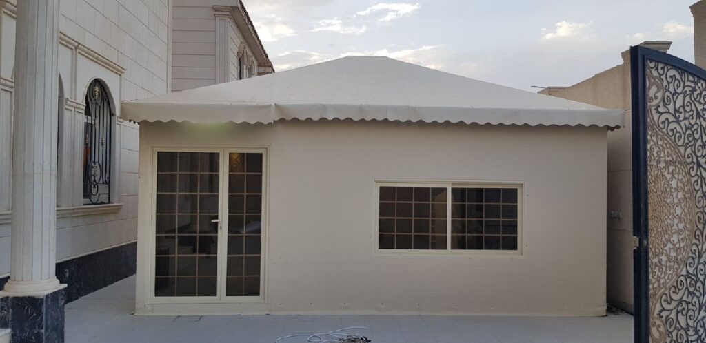 خيام ملكية فخمة في حي الهفوف.