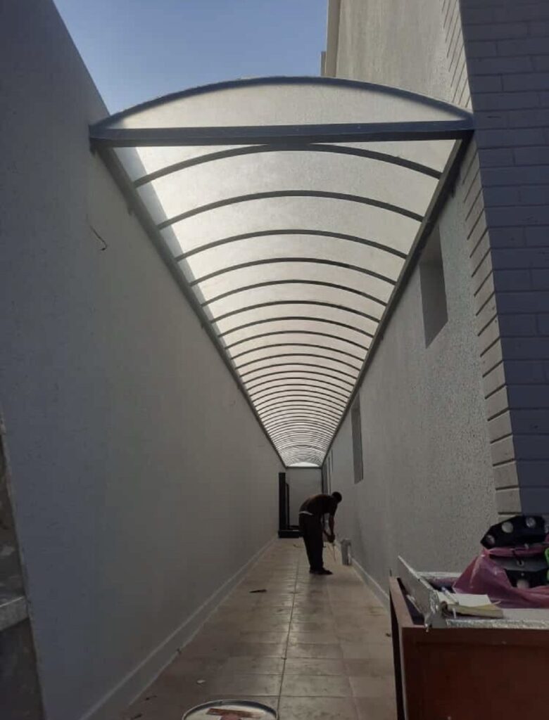 المظلات الهرمية والمخروطية